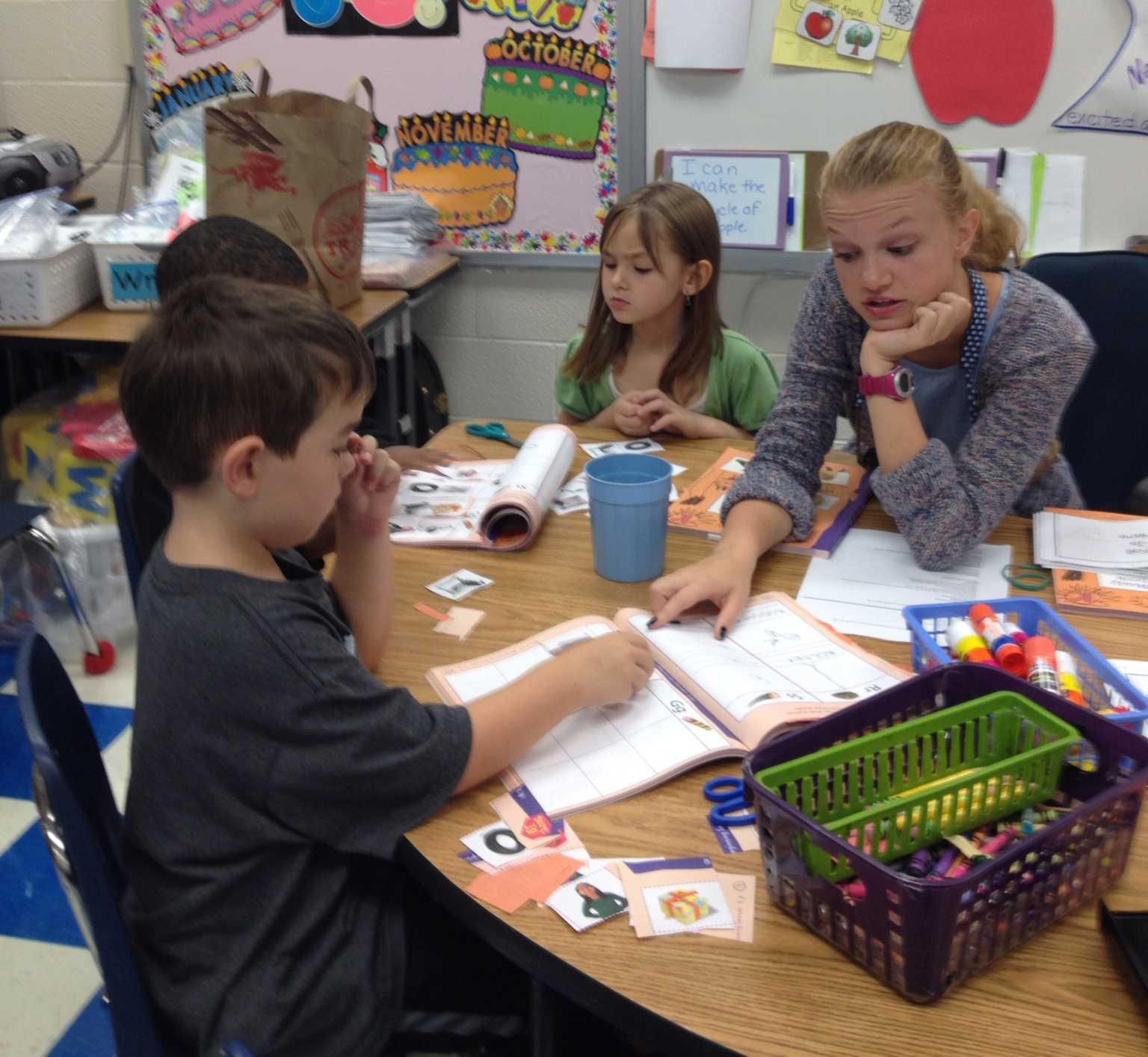 Senior Samantha Muhler works with kindergarteners during her internship at Agnor Hurt Elementary School. Muhler helps children in the classroom’s literacy center, teaching them skills such as identifying shapes and writing letters.