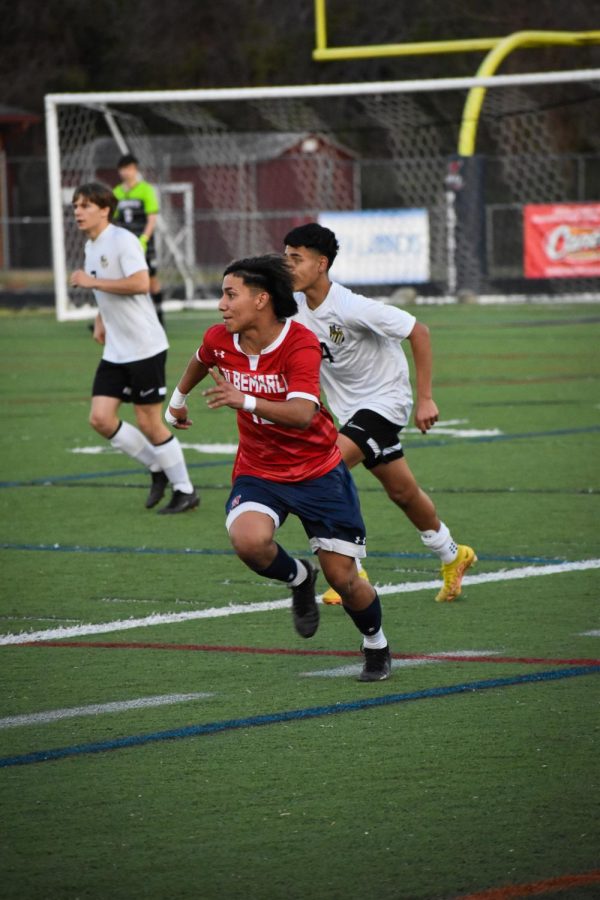 Senior Fernando Noriega Maldonado sprints up the sideline, trying to get open and be a pass option during a breakaway in the first half.