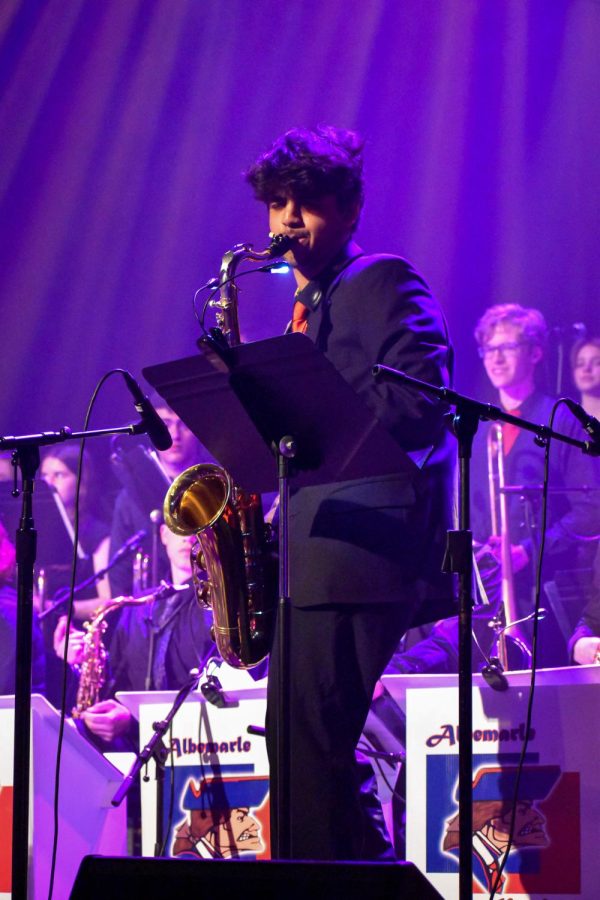 Sophomore Laveen Hiranandani leans back as he hits a high note on his saxophone while performing Espoo You by Jeff Coffin.