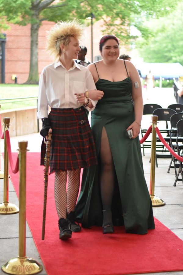Dahthi Hope and date senior Phoebe Estrada show off their unique red carpet style. 